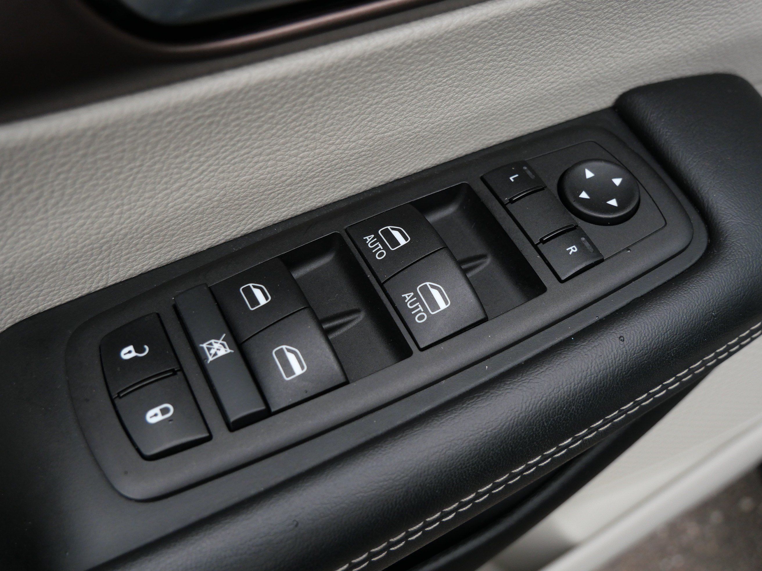 Used 2024 Chrysler Voyager LX FWD image 21