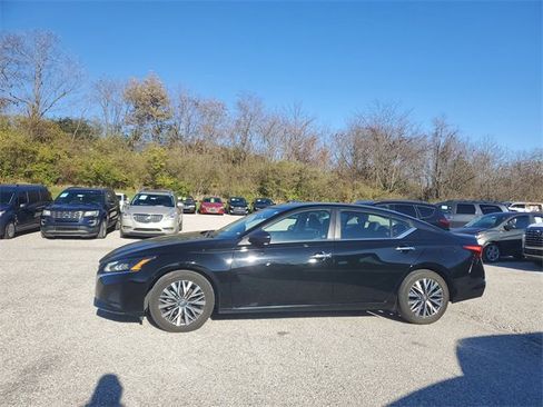 Used 2024 Nissan Altima 2.5 SV image 7