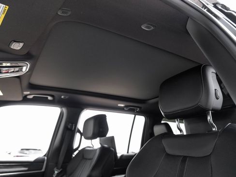 Used 2022 Jeep Wagoneer Series III w/ Premium Group I image 9