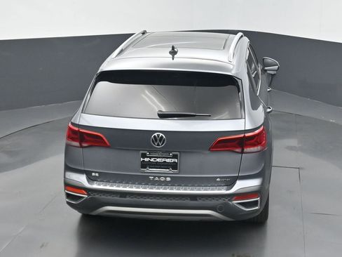 Used 2022 Volkswagen Taos SE w/ Panoramic Sunroof Package AWD/4WD image 12