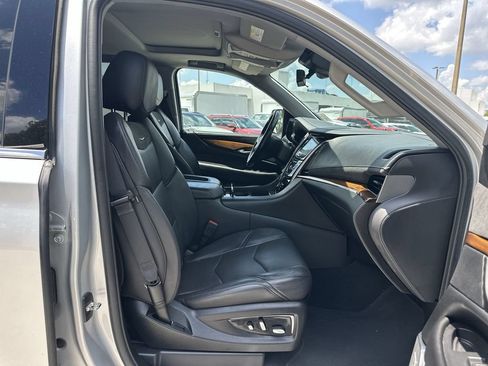 Used 2020 Cadillac Escalade Luxury RWD image 28