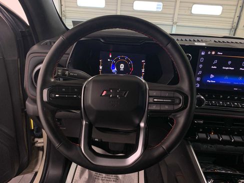 Used 2023 Chevrolet Colorado Z71 w/ Z71 Convenience Package 2 AWD/4WD image 9
