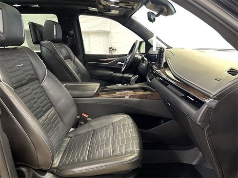Certified 2023 Cadillac Escalade Sport Platinum w/ LPO, ONYX Package image 29