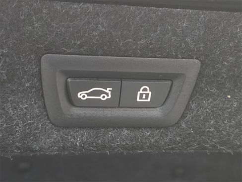 Used 2023 BMW 530e w/ Premium Package image 27