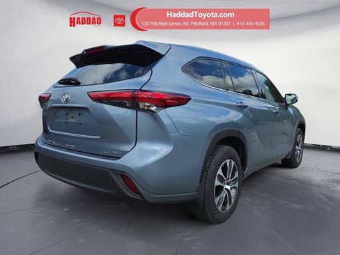 Used 2022 Toyota Highlander XLE AWD/4WD image 6