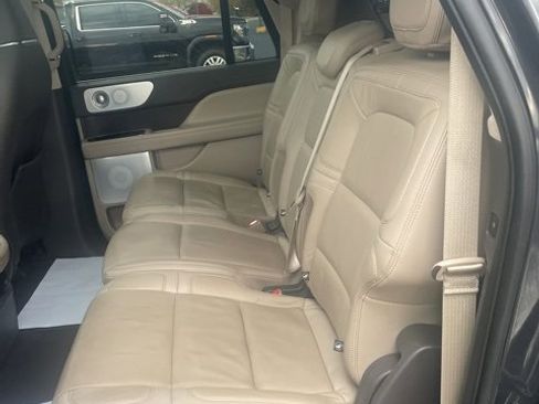 Used 2022 Lincoln Navigator L Reserve image 17