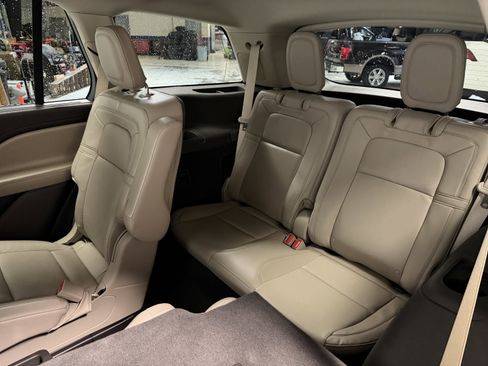 Used 2021 Lincoln Aviator Reserve w/ Equipment Group 202A image 25