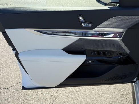 Used 2025 BMW i7 eDrive50 w/ M Sport Package image 19