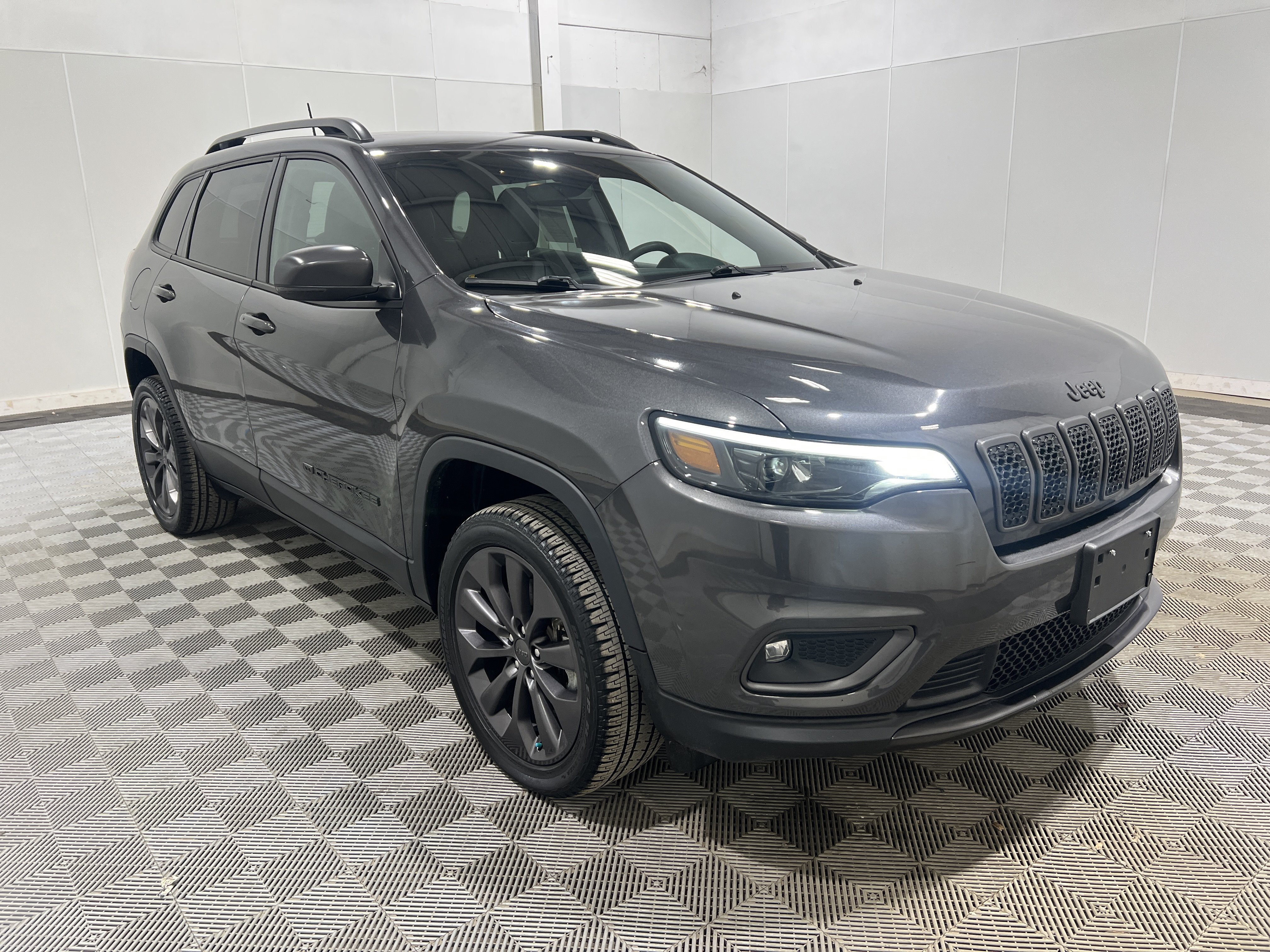 Used 2021 Jeep Cherokee Latitude AWD/4WD image 4