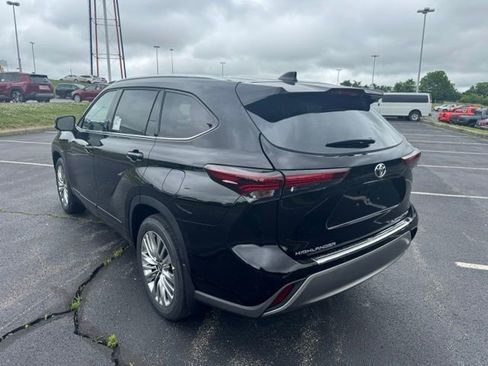 New 2026 Toyota Highlander Platinum AWD/4WD image 5