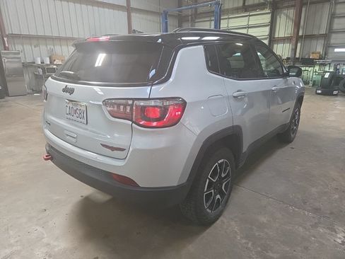 Used 2025 Jeep Compass Trailhawk AWD/4WD image 9