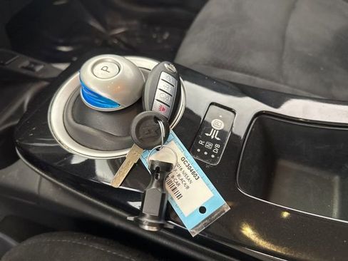 Used 2016 Nissan Leaf SV image 32