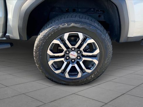 Used 2024 GMC Canyon AT4 w/ Canyon Safety Plus Package image 10