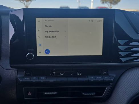 Used 2026 Toyota Camry SE w/ Convenience Package image 19