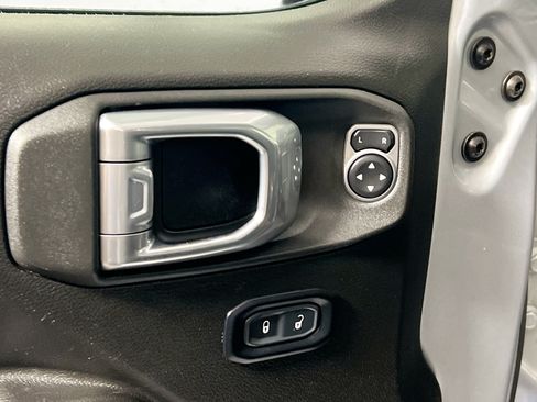 Used 2024 Jeep Wrangler Unlimited Rubicon 4xe AWD/4WD image 16