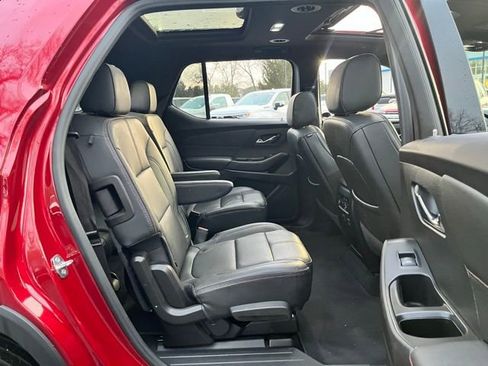 Used 2022 Chevrolet Traverse RS image 23