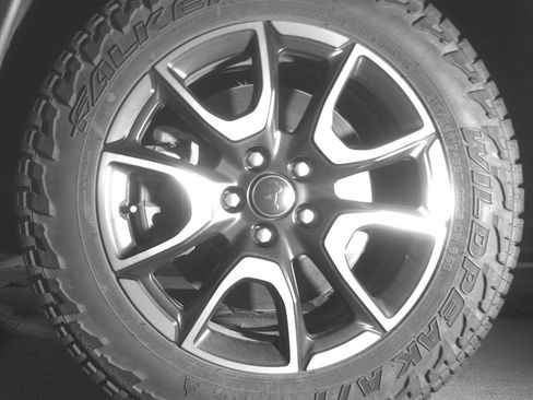 Used 2025 Jeep Compass Trailhawk image 12