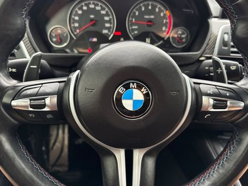 Used 2016 BMW M4 Convertible image 25