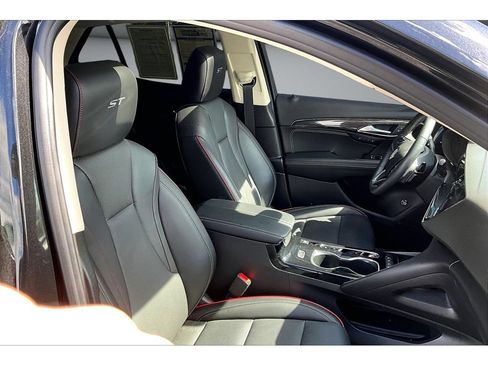Used 2023 Buick Envision Essence w/ Sport Touring Package AWD/4WD image 9