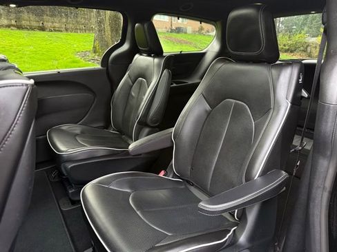 Used 2019 Chrysler Pacifica Limited w/ Advanced Safetytec Group image 26