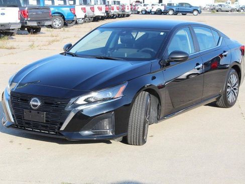 Used 2024 Nissan Altima 2.5 SV image 7