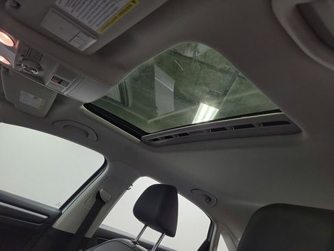 Used 2017 Volkswagen Passat 1.8T SEL Premium image 15