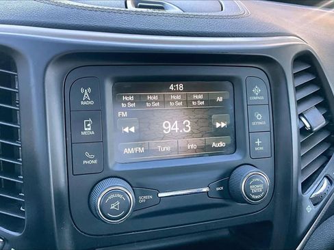 Used 2015 Jeep Cherokee Sport image 25