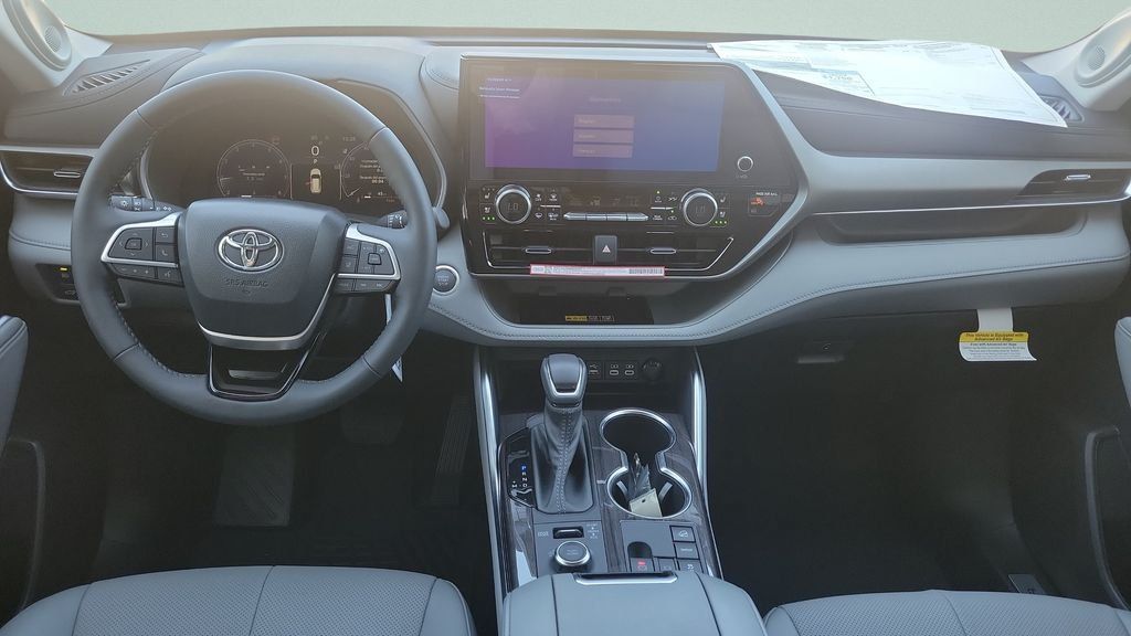 New 2026 Toyota Highlander Limited AWD/4WD image 11