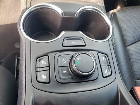 Used 2022 GMC Terrain SLT w/ Tech Package FWD image 32