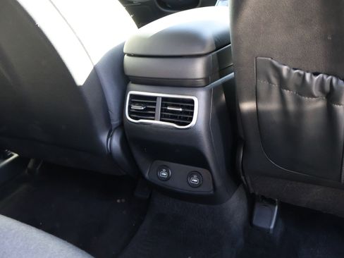 Used 2022 Hyundai Santa Fe SE image 15