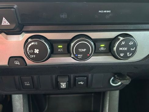 Used 2020 Toyota Tacoma SR5 RWD image 26