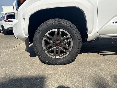 Certified 2025 Toyota Tacoma TRD Sport AWD/4WD image 29