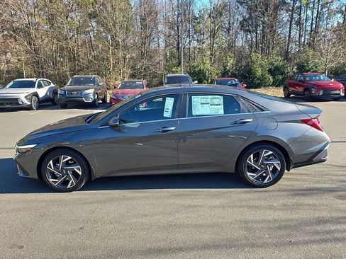 New 2026 Hyundai Elantra Limited FWD image 17