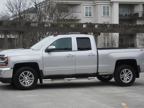 Used 2018 Chevrolet Silverado 1500 LT w/ All Star Edition AWD/4WD image 3