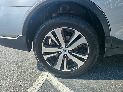 Used 2019 Subaru Outback 3.6R Limited AWD/4WD image 12