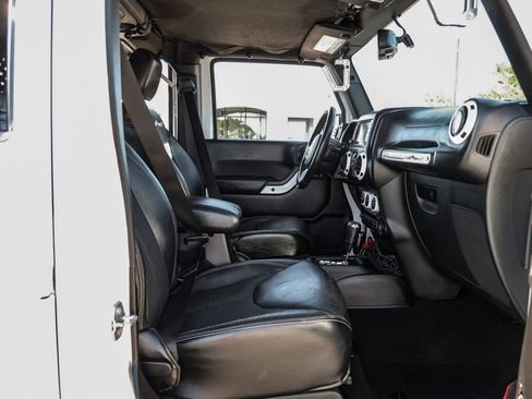 Used 2015 Jeep Wrangler Unlimited Sahara w/ Quick Order Package 24X image 32