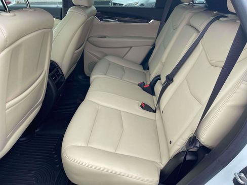 Used 2017 Cadillac XT5 FWD image 6