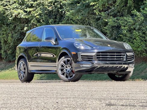 Used 2018 Porsche Cayenne GTS w/ Premium Package Plus image 2