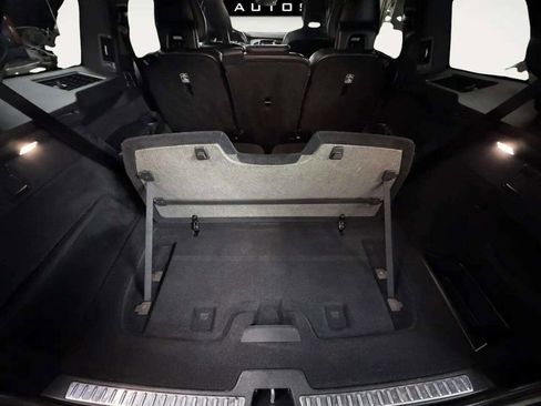Used 2017 Volvo XC90 T6 Momentum w/ Vision Package image 9