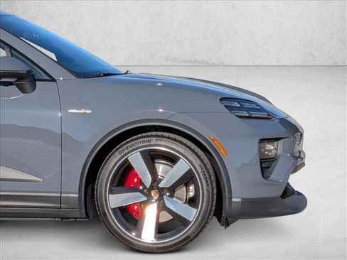 New 2025 Porsche Macan 4S Electric image 11