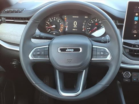 Used 2024 Jeep Compass Latitude image 25