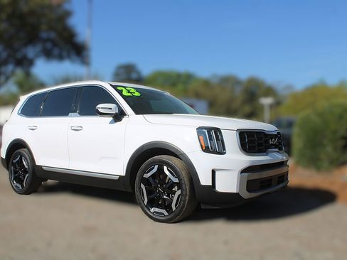 Used 2023 Kia Telluride S w/ S Sunroof Package image 3