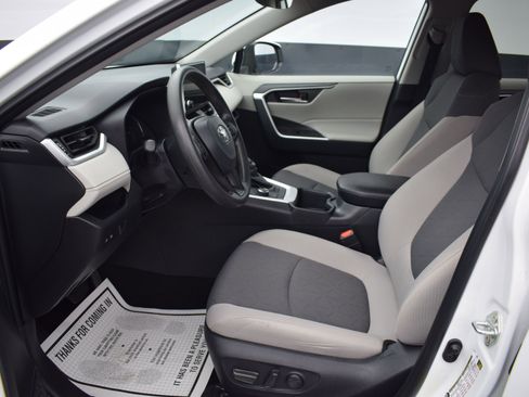 Used 2025 Toyota RAV4 XLE image 13