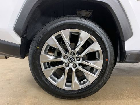 Used 2020 Toyota RAV4 XLE Premium FWD image 39