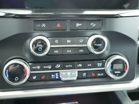 Used 2024 Ford Expedition XLT AWD/4WD image 41