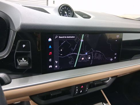 Certified 2024 Porsche Cayenne Coupe AWD/4WD image 35