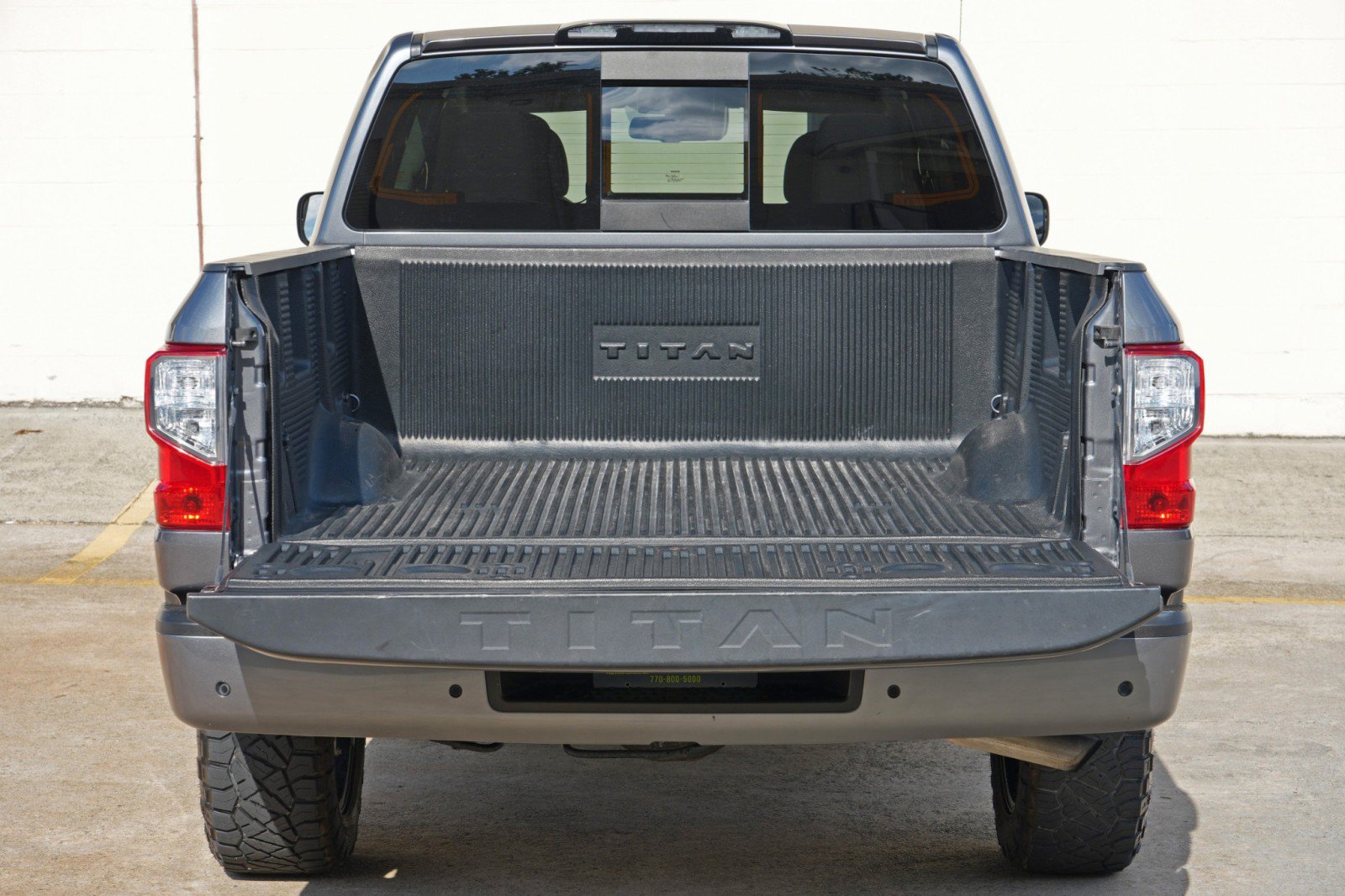 Used 2021 Nissan Titan SV w/ SV Convenience Package AWD/4WD image 9