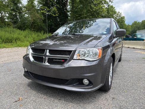 Used 2019 Dodge Grand Caravan SXT FWD image 5