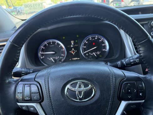 Used 2015 Toyota Highlander Limited Platinum AWD/4WD image 16