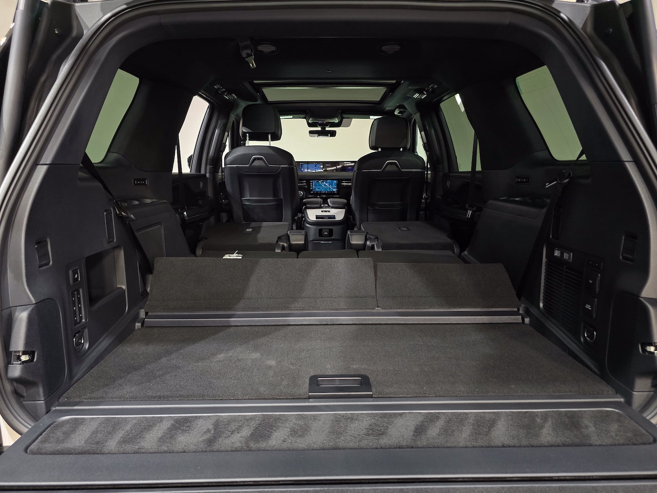 New 2025 Lincoln Navigator Reserve w/ Jet Appearance Package AWD/4WD image 48